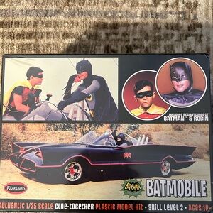 Polar Lights Batmobile model kit